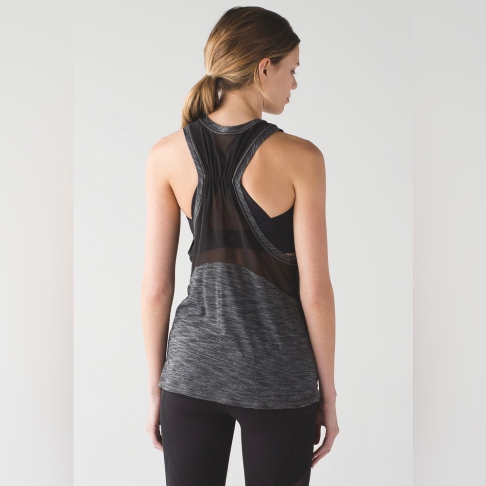 Lululemon size 8 work the circuit top with built in sports bra